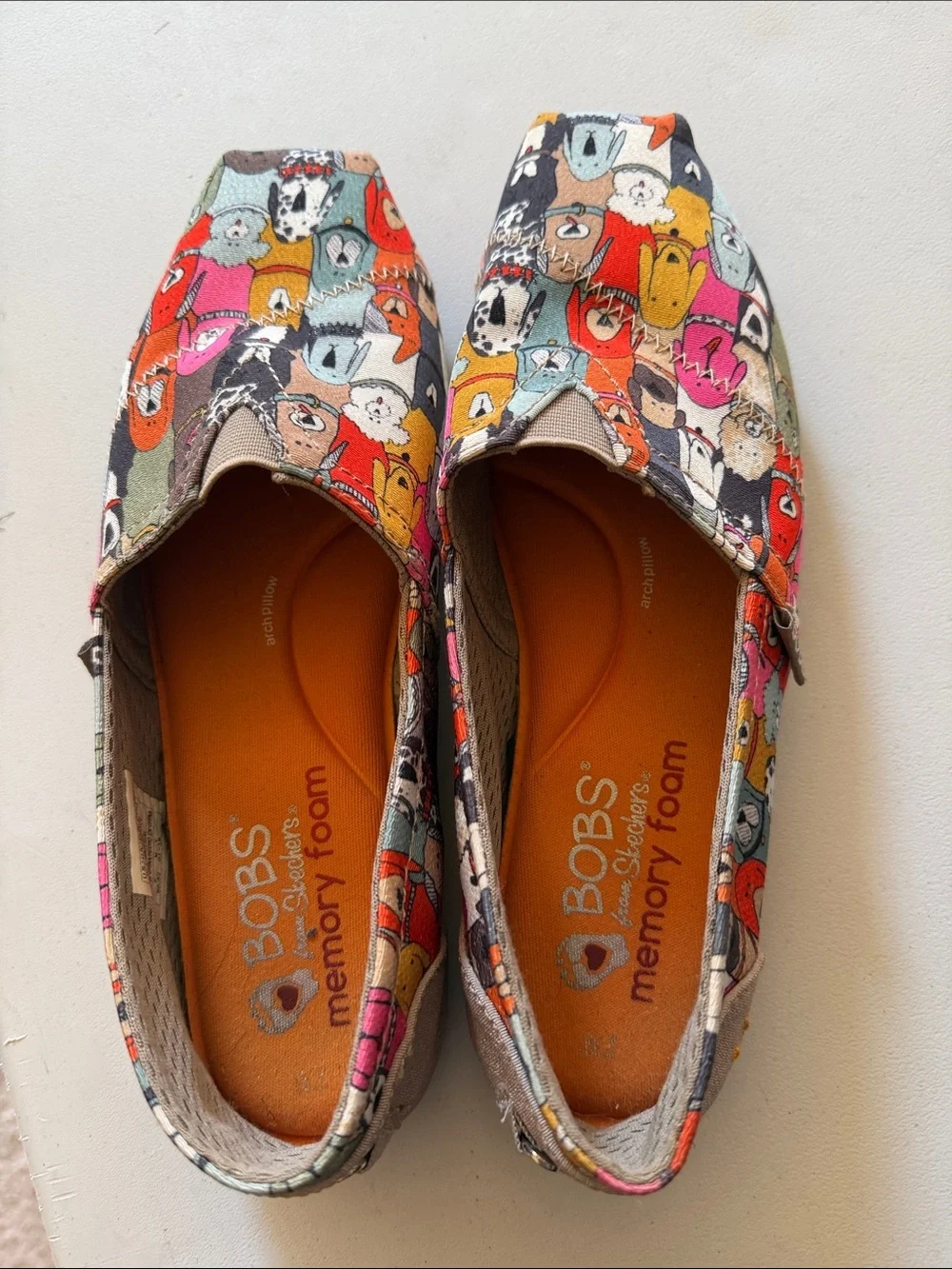 Skechers Women Multi-Color Memory Foam Canvas Slip-Ons Size 7. Good Condition